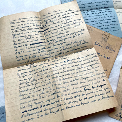 Set of 5 French letters from the 1940s, featuring handwritten script, vintage stamps, and Tunisian postmarks.