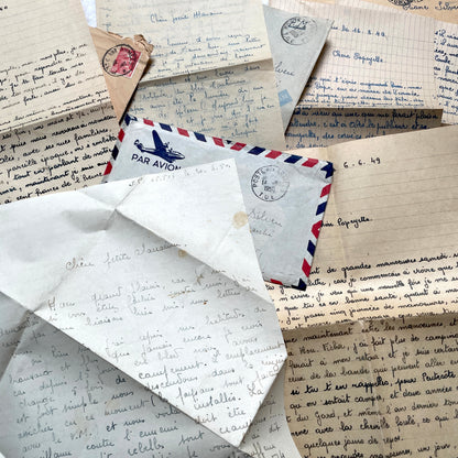 Set of 5 1950s French letters with handwritten content and vintage air mail envelopes.