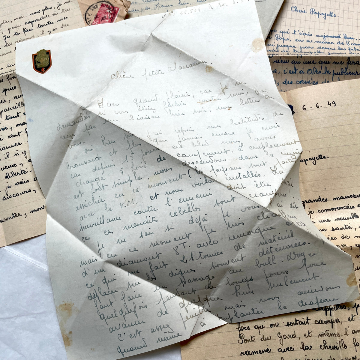 Set of 5 1950s French letters with handwritten content and vintage air mail envelopes.