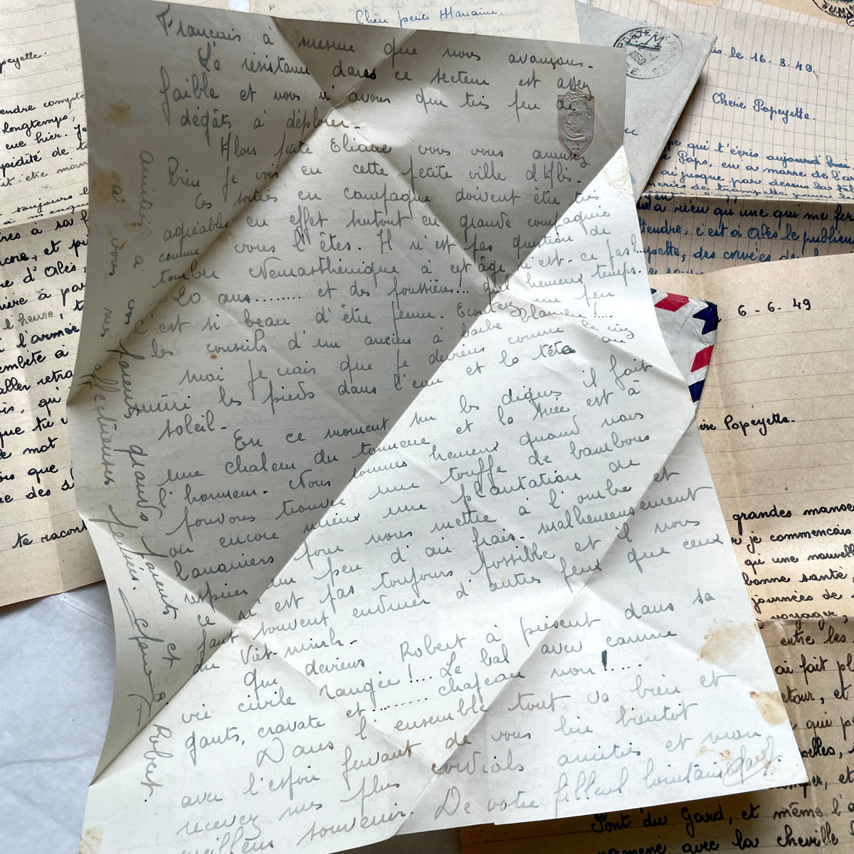 Set of 5 1950s French letters with handwritten content and vintage air mail envelopes.