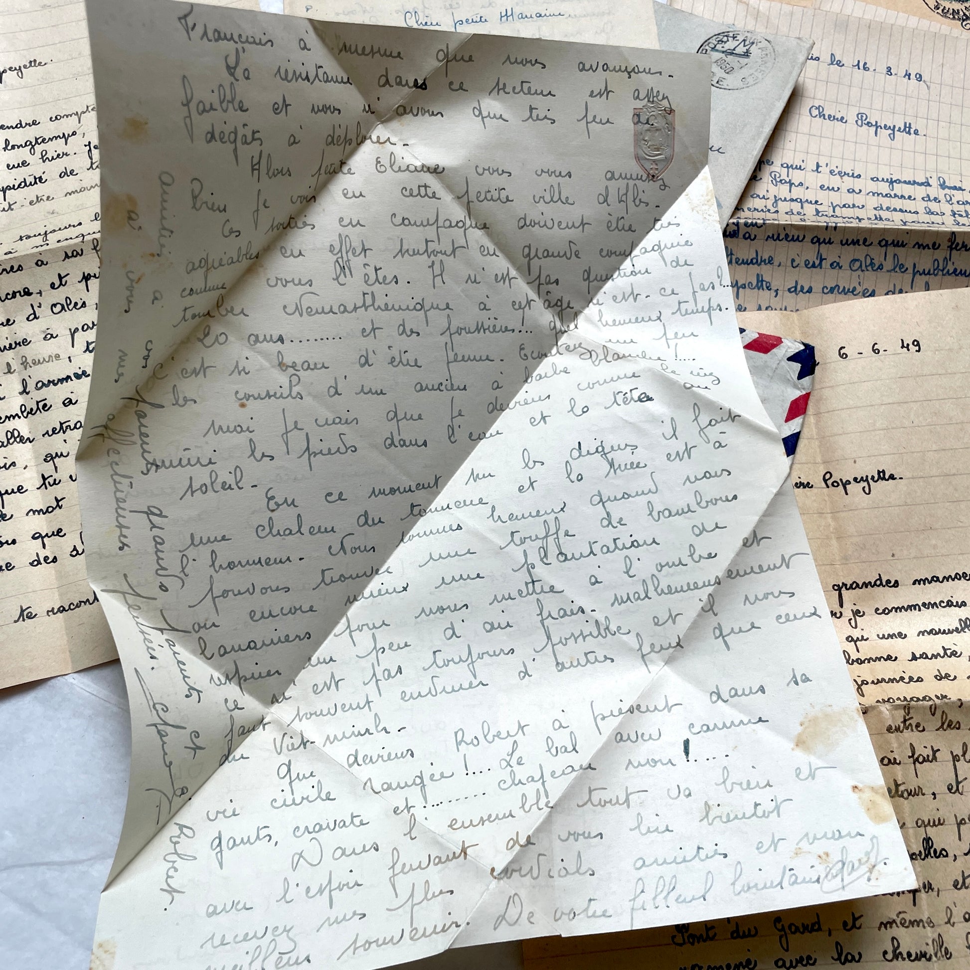 Set of 5 1950s French letters with handwritten content and vintage air mail envelopes.