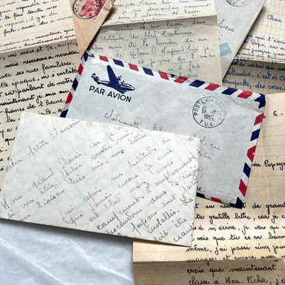 Set of 5 1950s French letters with handwritten content and vintage air mail envelopes.