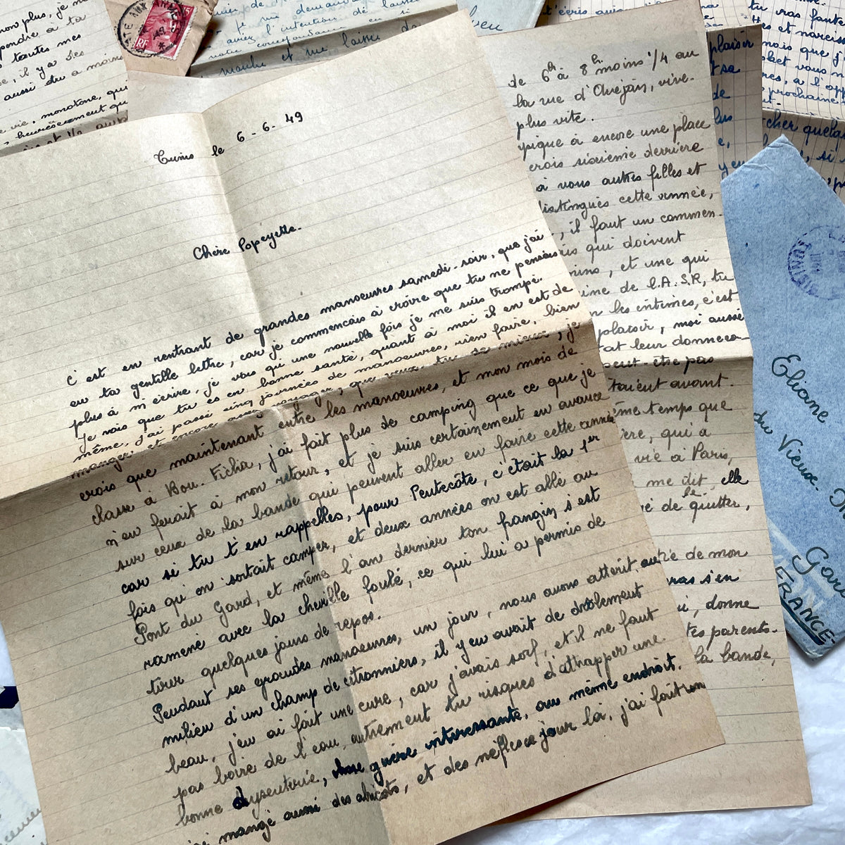 Set of 5 1950s French letters with handwritten content and vintage air mail envelopes.