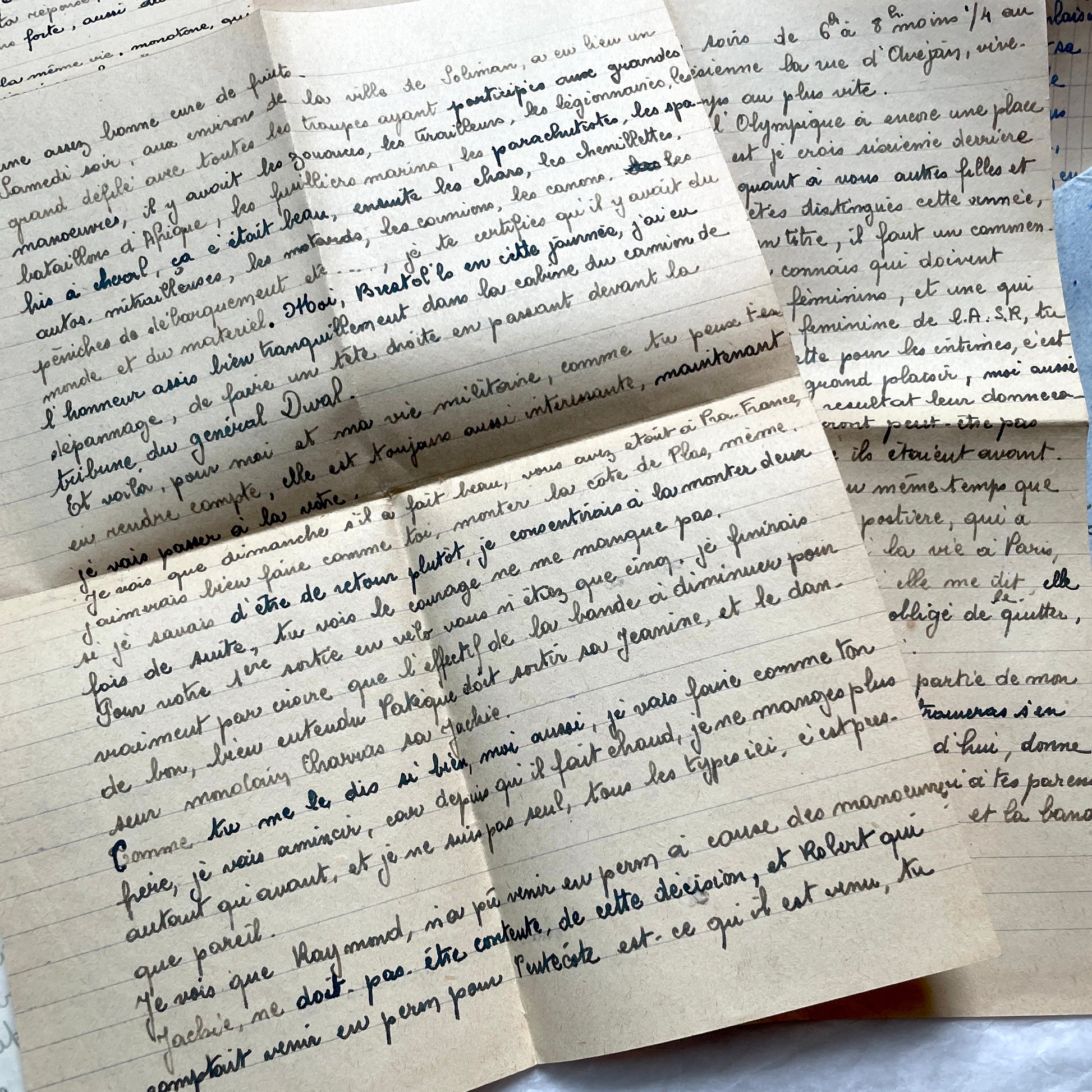 Set of 5 1950s French letters with handwritten content and vintage air mail envelopes.