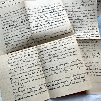 Set of 5 1950s French letters with handwritten content and vintage air mail envelopes.