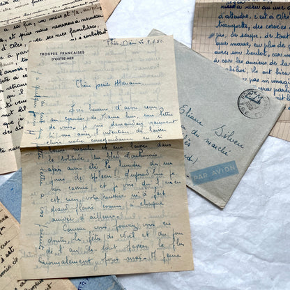 Set of 5 1950s French letters with handwritten content and vintage air mail envelopes.