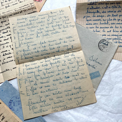 Set of 5 1950s French letters with handwritten content and vintage air mail envelopes.