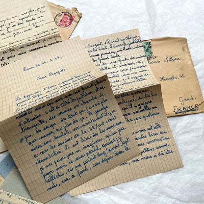 Set of 5 1950s French letters with handwritten content and vintage air mail envelopes.