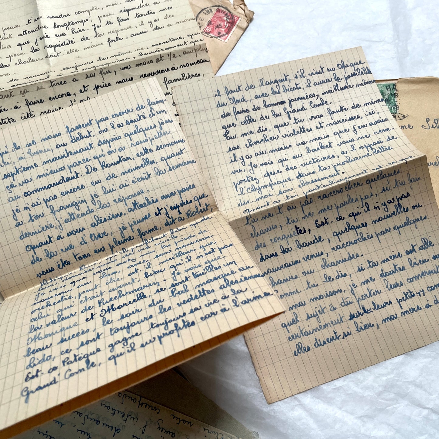 Set of 5 1950s French letters with handwritten content and vintage air mail envelopes.