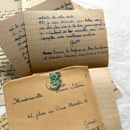 Set of 5 1950s French letters with handwritten content and vintage air mail envelopes.