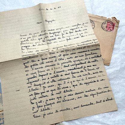 Set of 5 1950s French letters with handwritten content and vintage air mail envelopes.