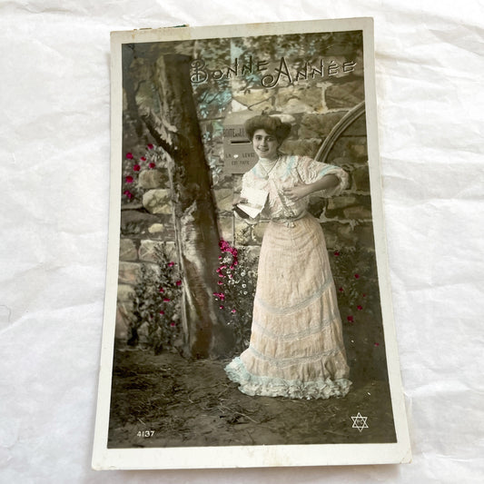 1900s - Vintage French New Year Postcard - Woman with Mailbox - Antique Hand-Tinted Belle Époque Greeting Card - Collectible Ephemera