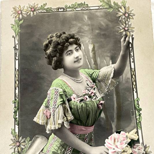 1900s - Vintage French Happy New Year Postcard - Edwardian Lady Portrait - Hand-Colored Belle Epoque Greeting Card - Floral Frame Art