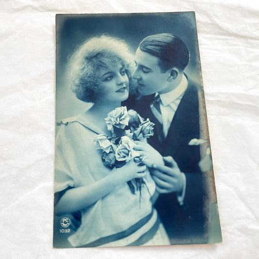 1920s - Vintage Postcard Romantic Couple Cyanotype Photo - Flapper Era Romance - Old French Postcard - Parisian Aesthetic - PC Paris 1032