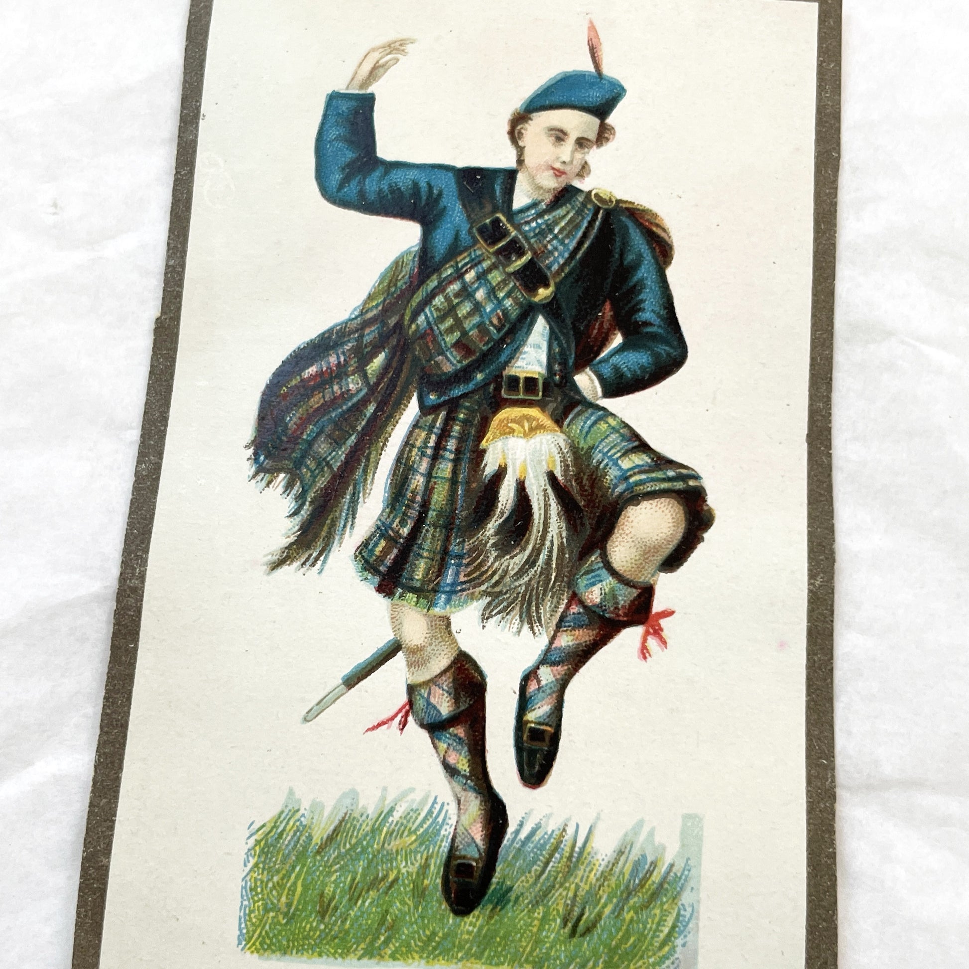 Late 19th Century - Pair Of Antique Chromo Cards - Scottish Highland Figures - Bagpiper And Dancer Traditional Dress
