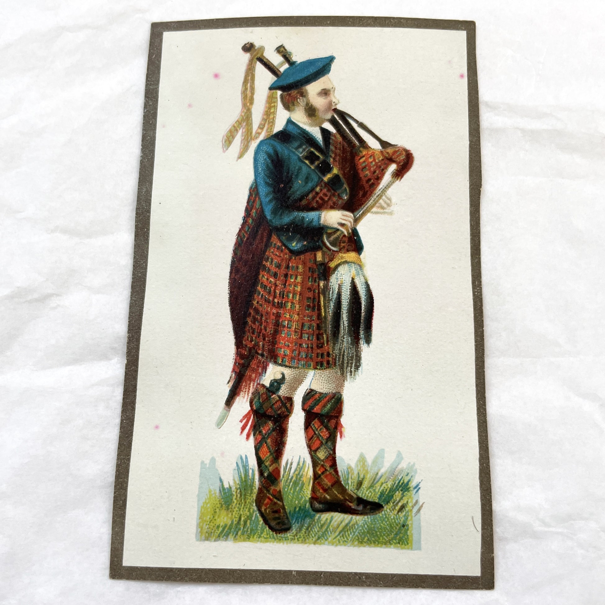 Late 19th Century - Pair Of Antique Chromo Cards - Scottish Highland Figures - Bagpiper And Dancer Traditional Dress