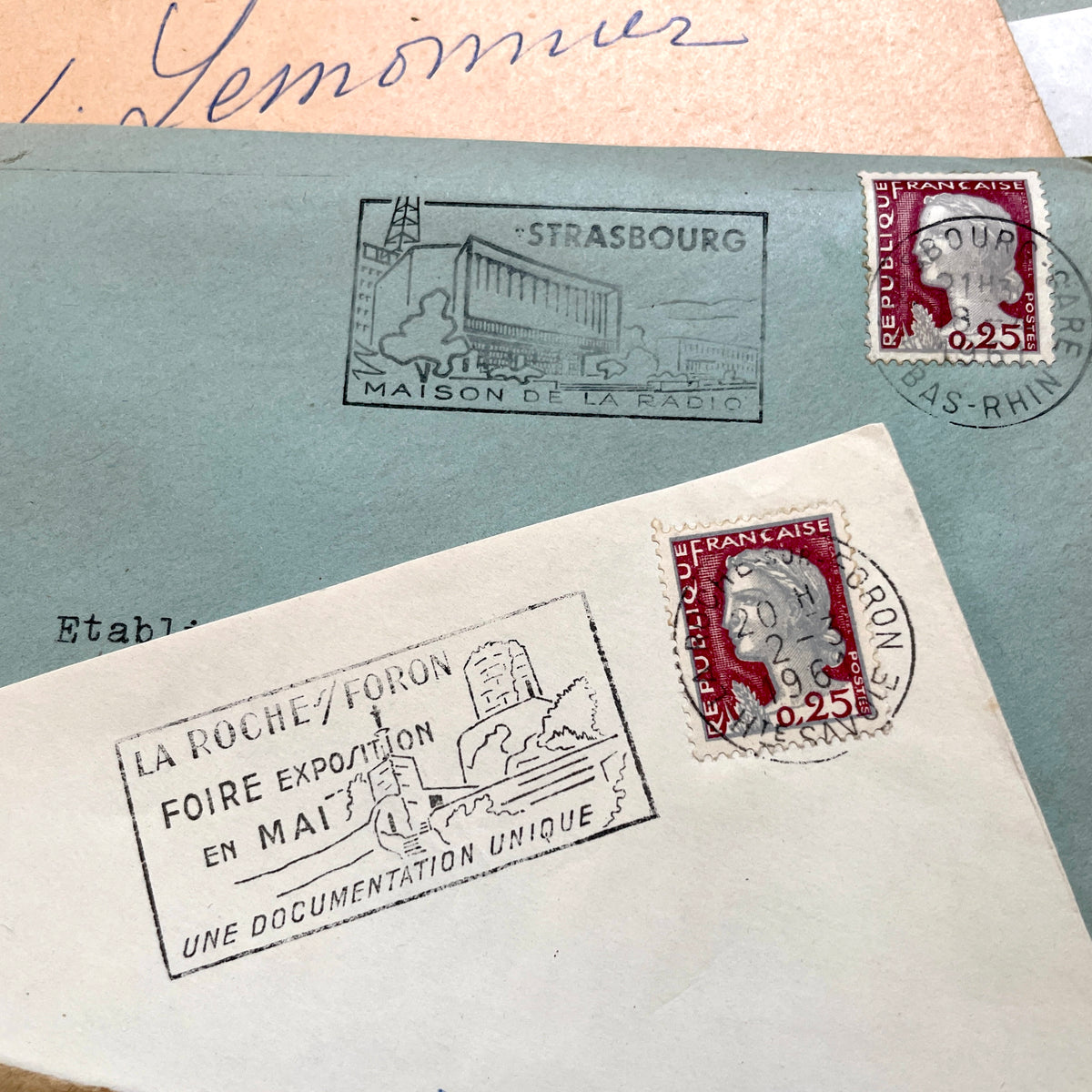 Lot of 20 vintage French envelopes from the 1960s, showcasing diverse stamps and postmarks from various French cities.