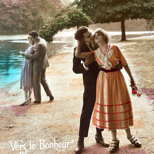 1920s - Vers Le Bonheur - Hand Colored Romantic French Postcard - Park Couple Kissing - Belle Époque Love Scene