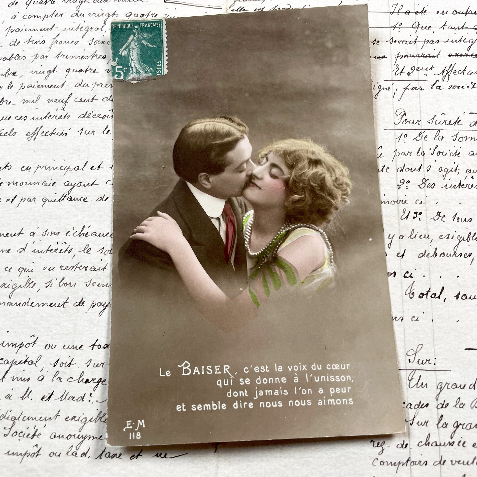 1910s - French Hand-Tinted Romantic Kissing Couple Postcard - Le Baiser Antique Love Card - Vintage Sentiment Ephemera