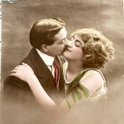 1910s - French Hand-Tinted Romantic Kissing Couple Postcard - Le Baiser Antique Love Card - Vintage Sentiment Ephemera