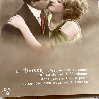 1910s - French Hand-Tinted Romantic Kissing Couple Postcard - Le Baiser Antique Love Card - Vintage Sentiment Ephemera