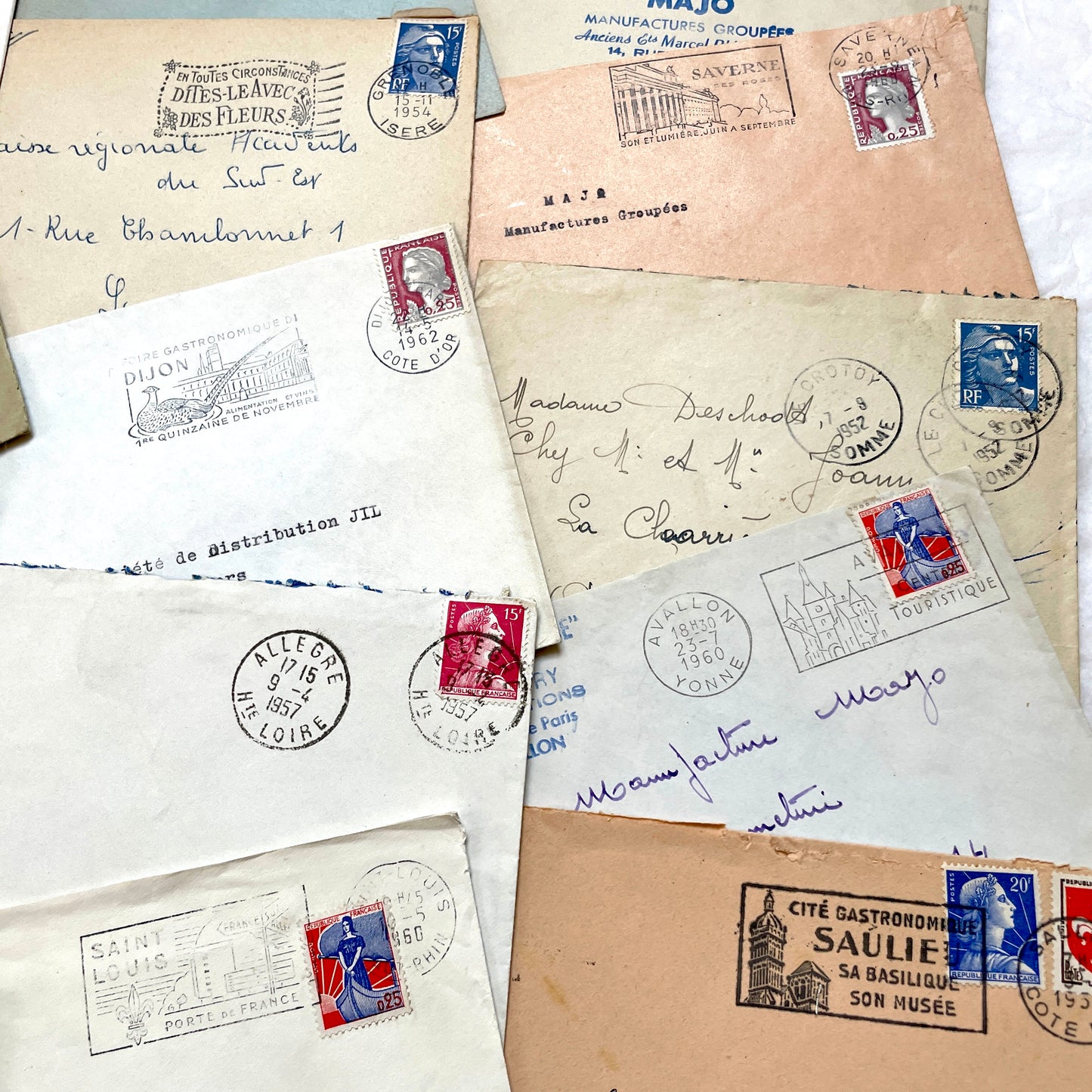 Lot of 20 1960s French envelopes with vintage stamps, diverse postmarks, and handwritten addresses.