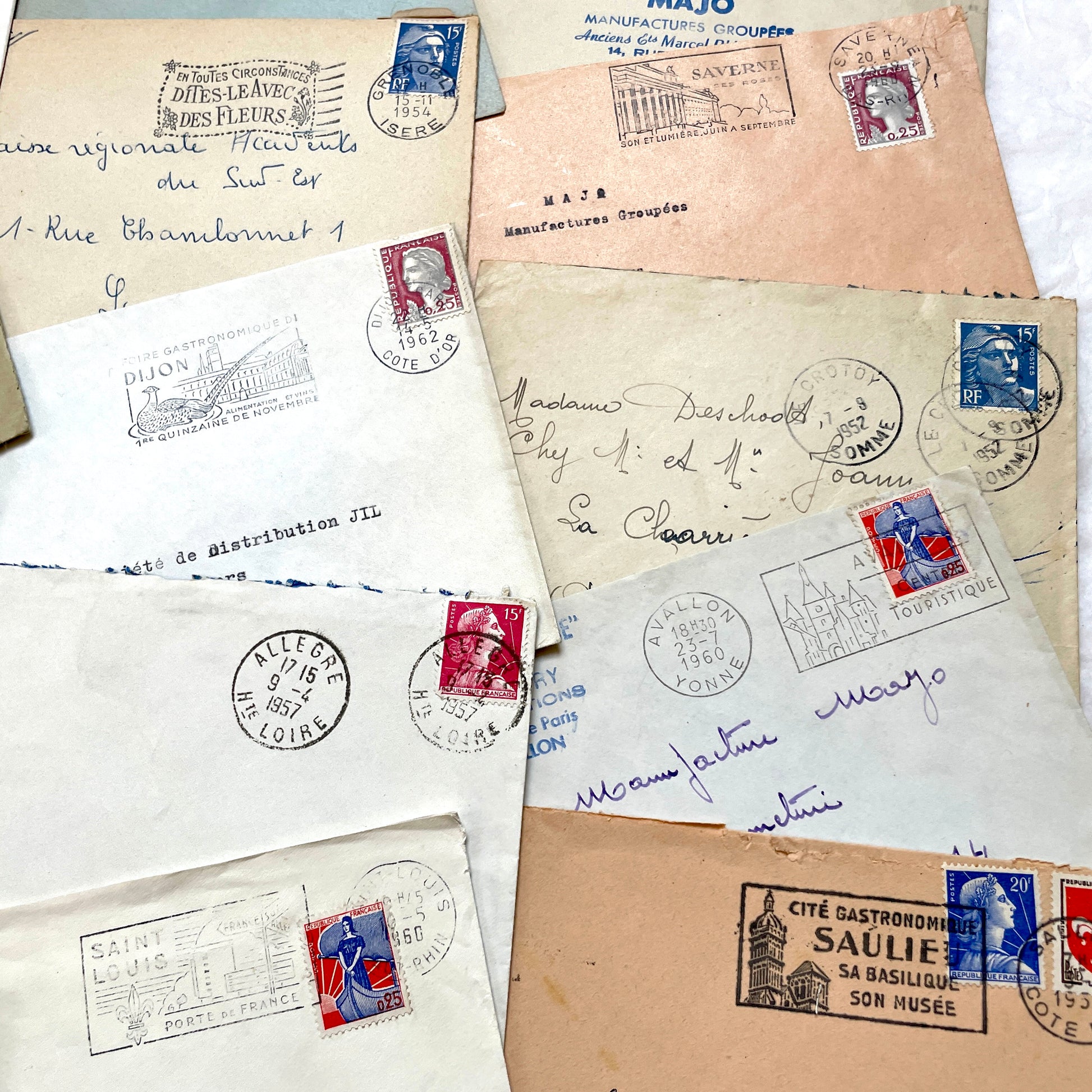 Lot of 20 1960s French envelopes with vintage stamps, diverse postmarks, and handwritten addresses.