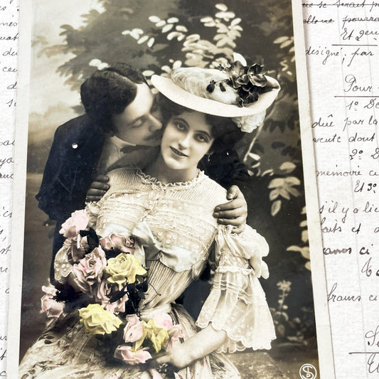 1900s - Vintage Postcard - Romantic Couple - Hand-Colored Photo - Sweet Kiss - Floral Bouquet - French Sentiment - Edwardian Era