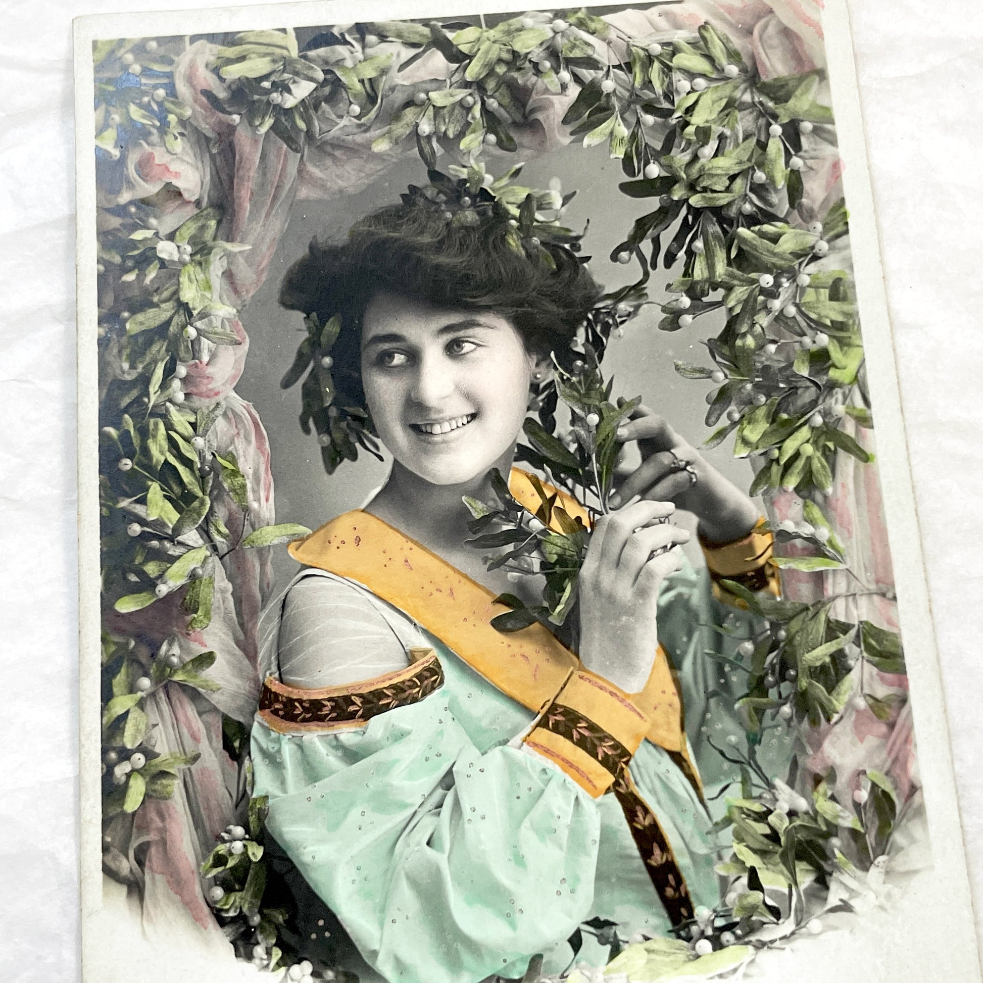 1900s - Vintage French New Year Postcard - Mistletoe Portrait Woman - Art Nouveau Era Greeting Card - Collectible Ephemera