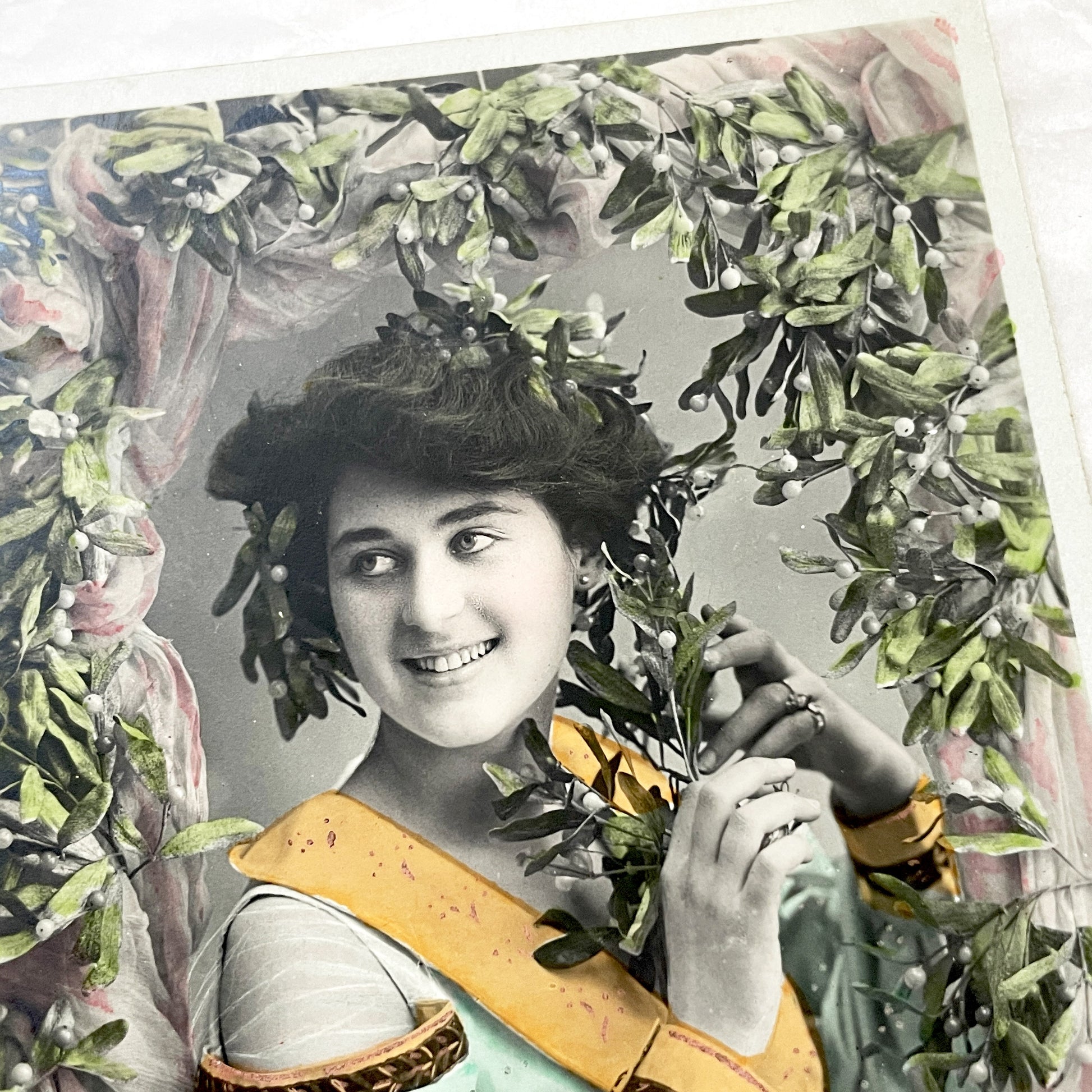 1900s - Vintage French New Year Postcard - Mistletoe Portrait Woman - Art Nouveau Era Greeting Card - Collectible Ephemera
