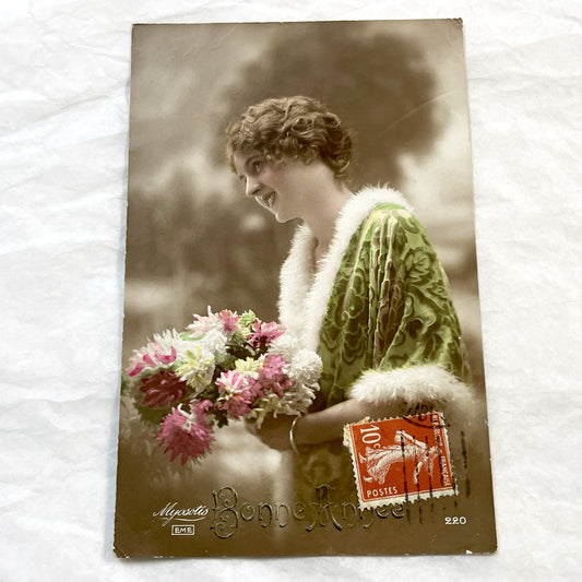 1920s - Vintage French Postcard - Elegant Flapper Woman with Bouquet - Hand-Colored Sepia Tone - Bonne Année New Year's Greeting