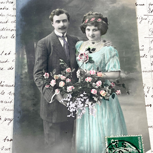 1900s - French Postcard - Elegant Couple With Roses - Hand-Colored Photo - Happy New Year Greeting - Belle Époque Era - Vintage Ephemera