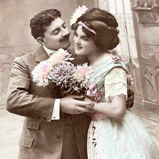 1900s - Antique French New Year Postcard - Hand-Tinted Romantic Couple - Edwardian Era Greeting Card - Vintage Photo Ephemera - Collectible