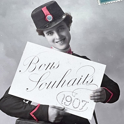 1900s - Vintage French Postcard - Woman Messenger - 'Bons Souhaits' 1907 - Hand-Tinted Photo - Antique Collectible Card