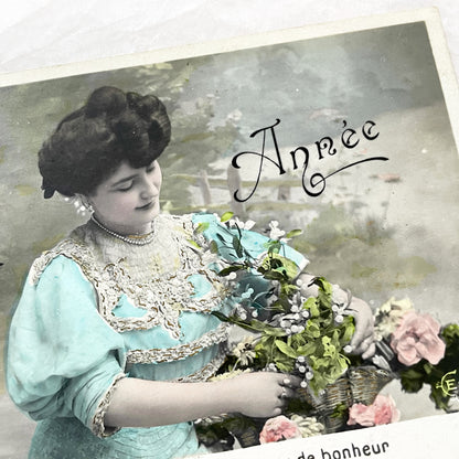 1900s - Vintage French New Year Postcard - Elegant Woman Floral Basket - Hand-Tinted Collectible Ephemera for Scrapbooking