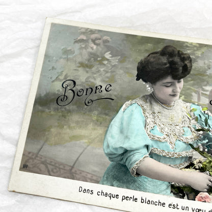 1900s - Vintage French New Year Postcard - Elegant Woman Floral Basket - Hand-Tinted Collectible Ephemera for Scrapbooking