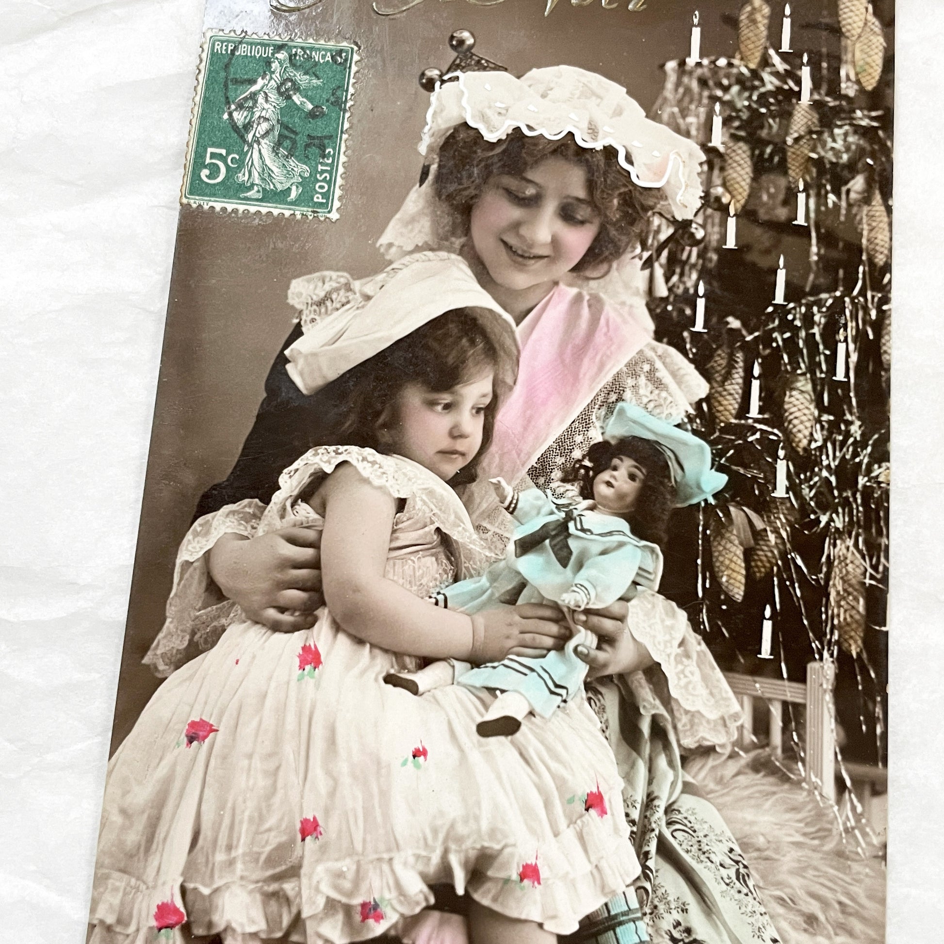 1910s - Vintage French Christmas Postcard - Mother and Child with Doll - Hand-Tinted Belle Époque Holiday Greeting - Children Portrait