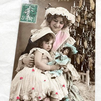 1910s - Vintage French Christmas Postcard - Mother and Child with Doll - Hand-Tinted Belle Époque Holiday Greeting - Children Portrait