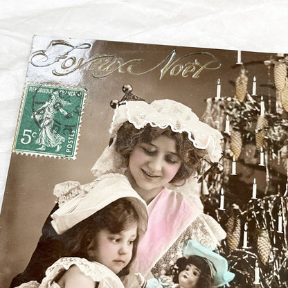 1910s - Vintage French Christmas Postcard - Mother and Child with Doll - Hand-Tinted Belle Époque Holiday Greeting - Children Portrait