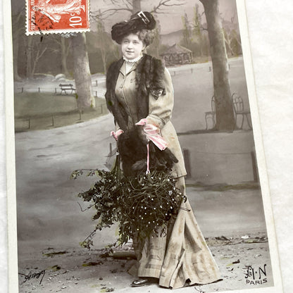 1900s - Vintage French New Year Postcard - Elegant Lady in Fur Stole - Belle Époque Fashion - Parisian Greetings - Collectible