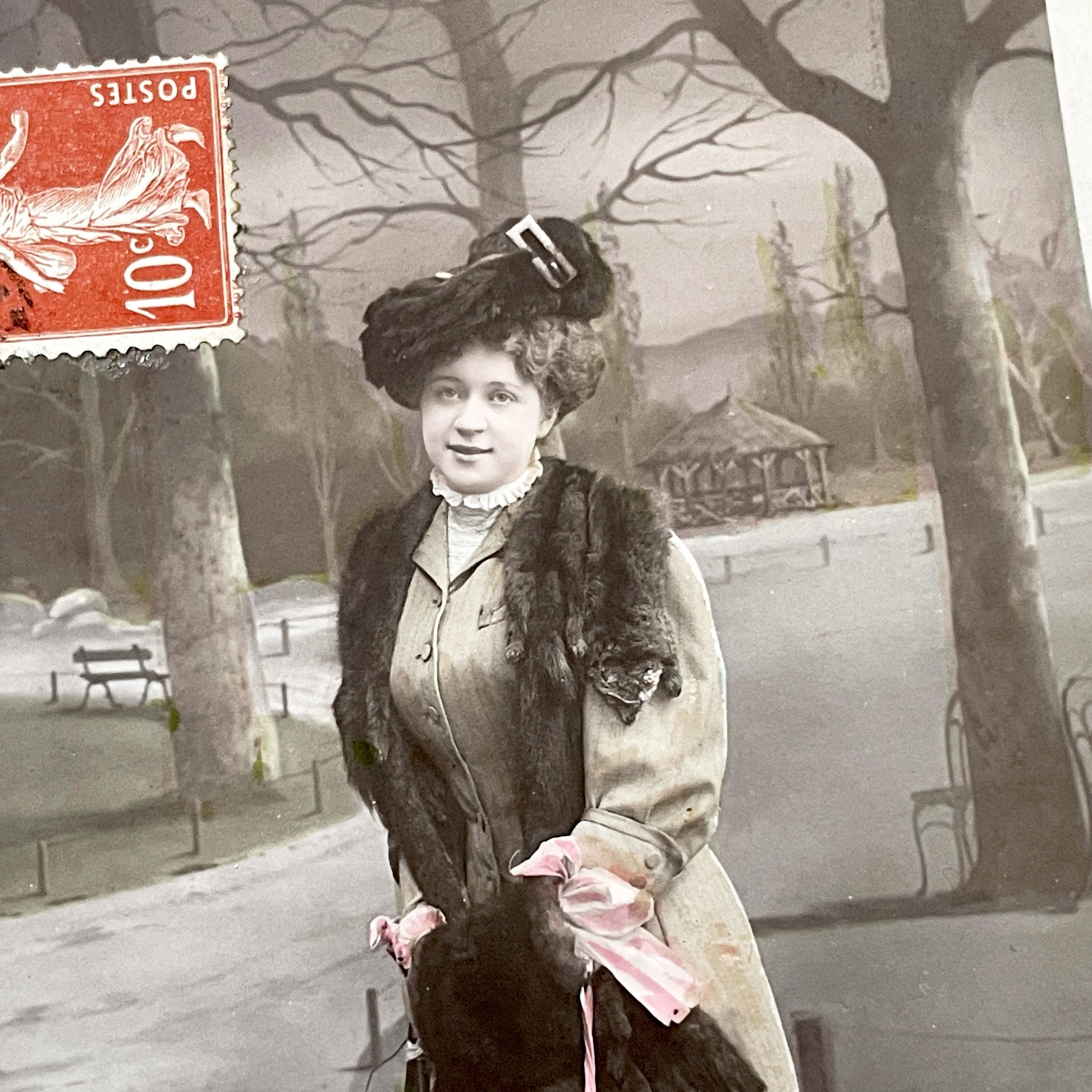 1900s - Vintage French New Year Postcard - Elegant Lady in Fur Stole - Belle Époque Fashion - Parisian Greetings - Collectible