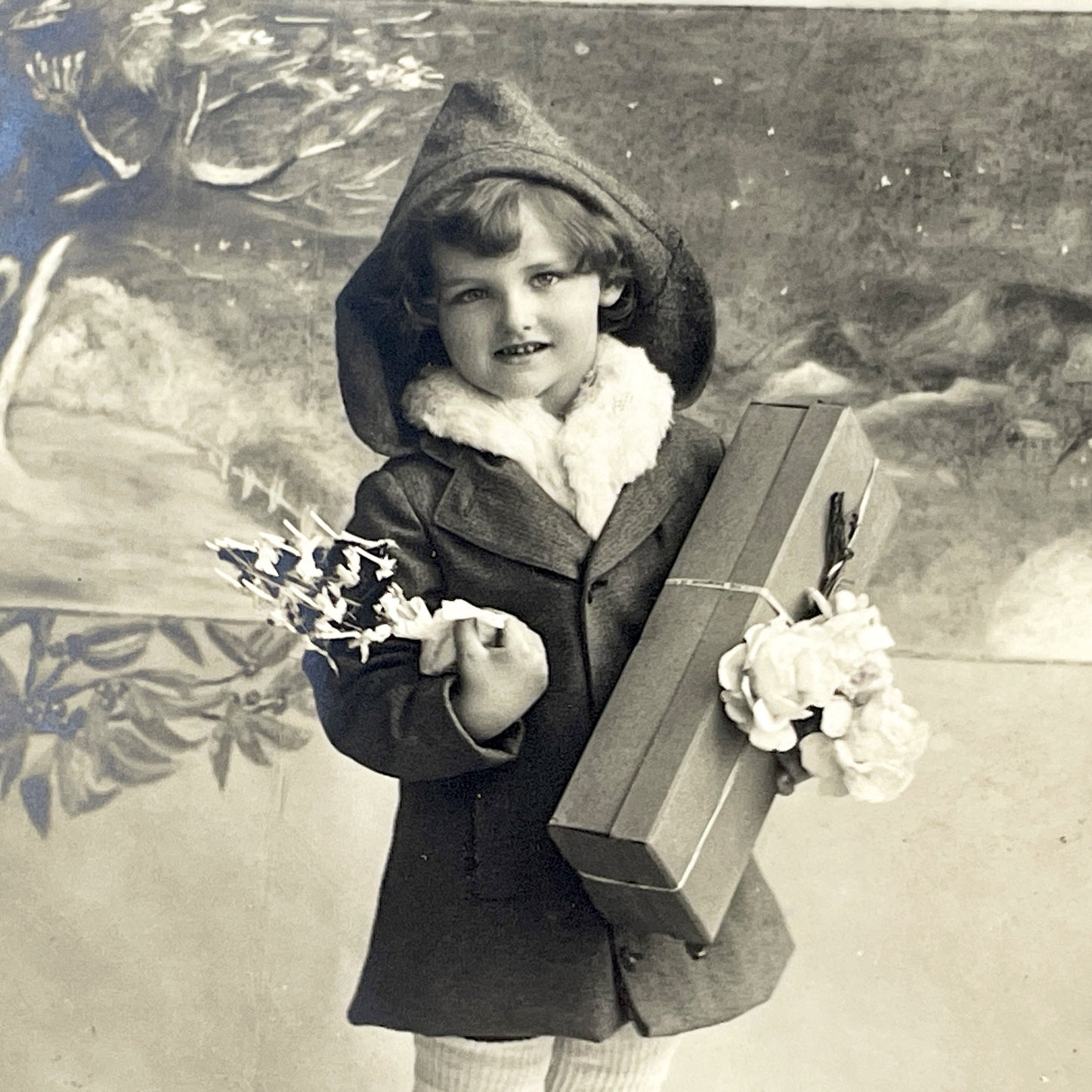 1910s - Antique French Bonne Année Postcard - Vintage Happy New Year Greeting Card - Child Winter Scene Gift - Collectible Ephemera