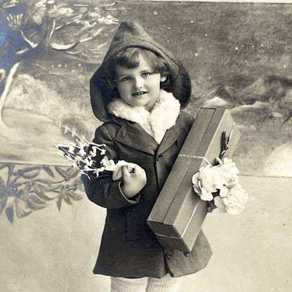 1910s - Antique French Bonne Année Postcard - Vintage Happy New Year Greeting Card - Child Winter Scene Gift - Collectible Ephemera