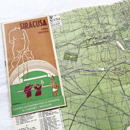 1950s Siracusa tourist guidebook with vintage Italian map and classical cover art, showing city layout.