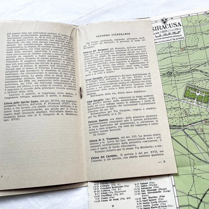 1950s Siracusa tourist guidebook with vintage Italian map and classical cover art, showing city layout.