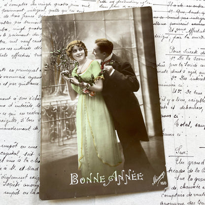 1900s - Vintage French Bonne Année Postcard - Hand Tinted Edwardian Couple - Romantic New Year Greeting Card - Antique Ephemera