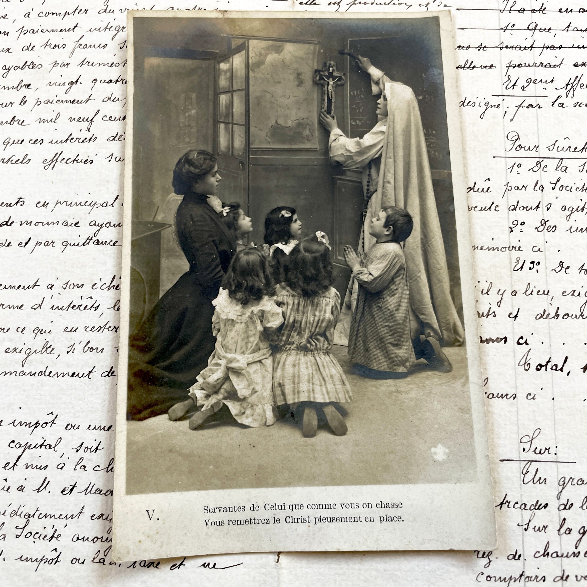 1900s - Antique French Postcard - Religious Scene - Nun Children Prayer - Vintage Christian Card - Laicite Era Commentary - Ephemera Art