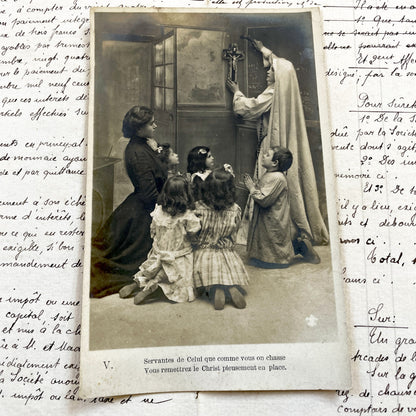 1900s - Antique French Postcard - Religious Scene - Nun Children Prayer - Vintage Christian Card - Laicite Era Commentary - Ephemera Art