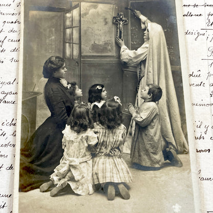 1900s - Antique French Postcard - Religious Scene - Nun Children Prayer - Vintage Christian Card - Laicite Era Commentary - Ephemera Art