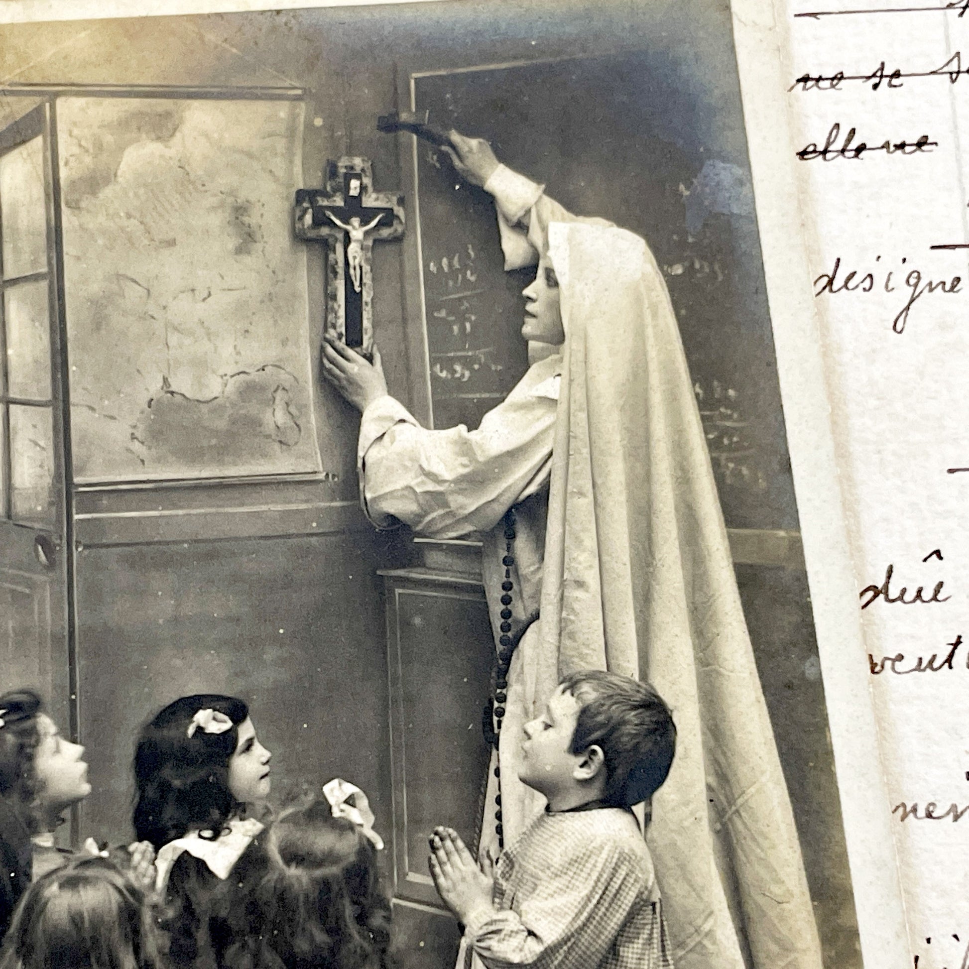 1900s - Antique French Postcard - Religious Scene - Nun Children Prayer - Vintage Christian Card - Laicite Era Commentary - Ephemera Art